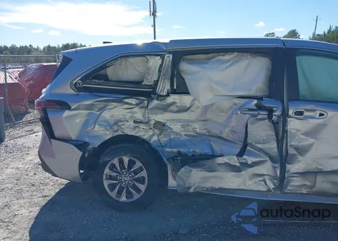 2025 Toyota Sienna Le z USA, uszkodzony, nr VIN 5TDKRKEC0SS236984